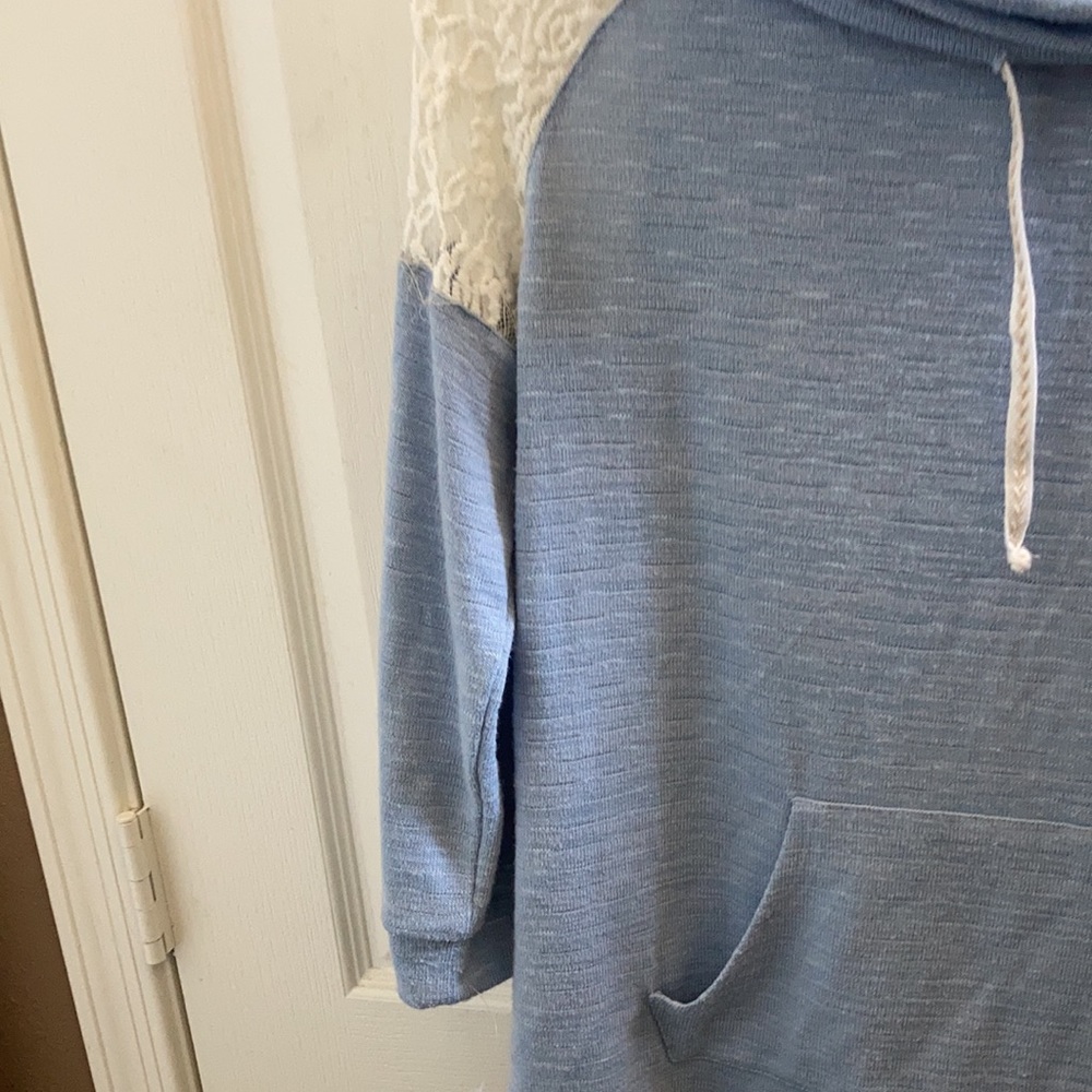 FINAL MARKDOWN Juniors’ no boundaries Lace Shoulder Top (xl) - Picture 2 of 5